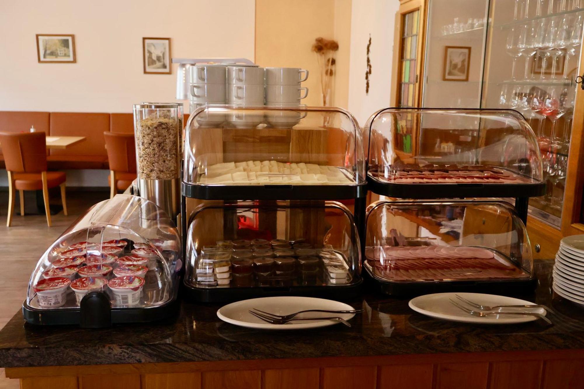 Hotel Weinhaus Hirschen Bruttig Esterno foto