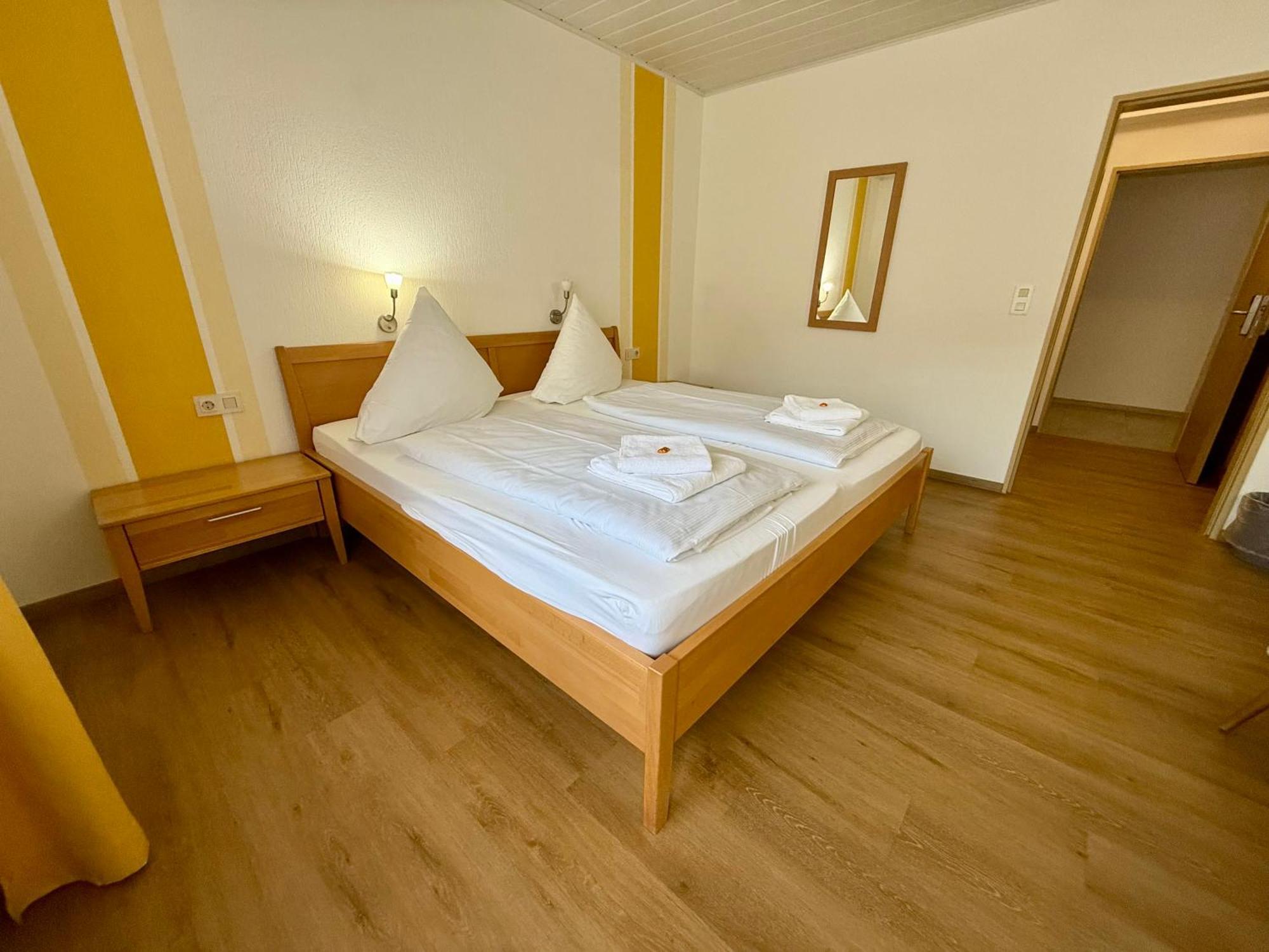 Hotel Weinhaus Hirschen Bruttig Esterno foto
