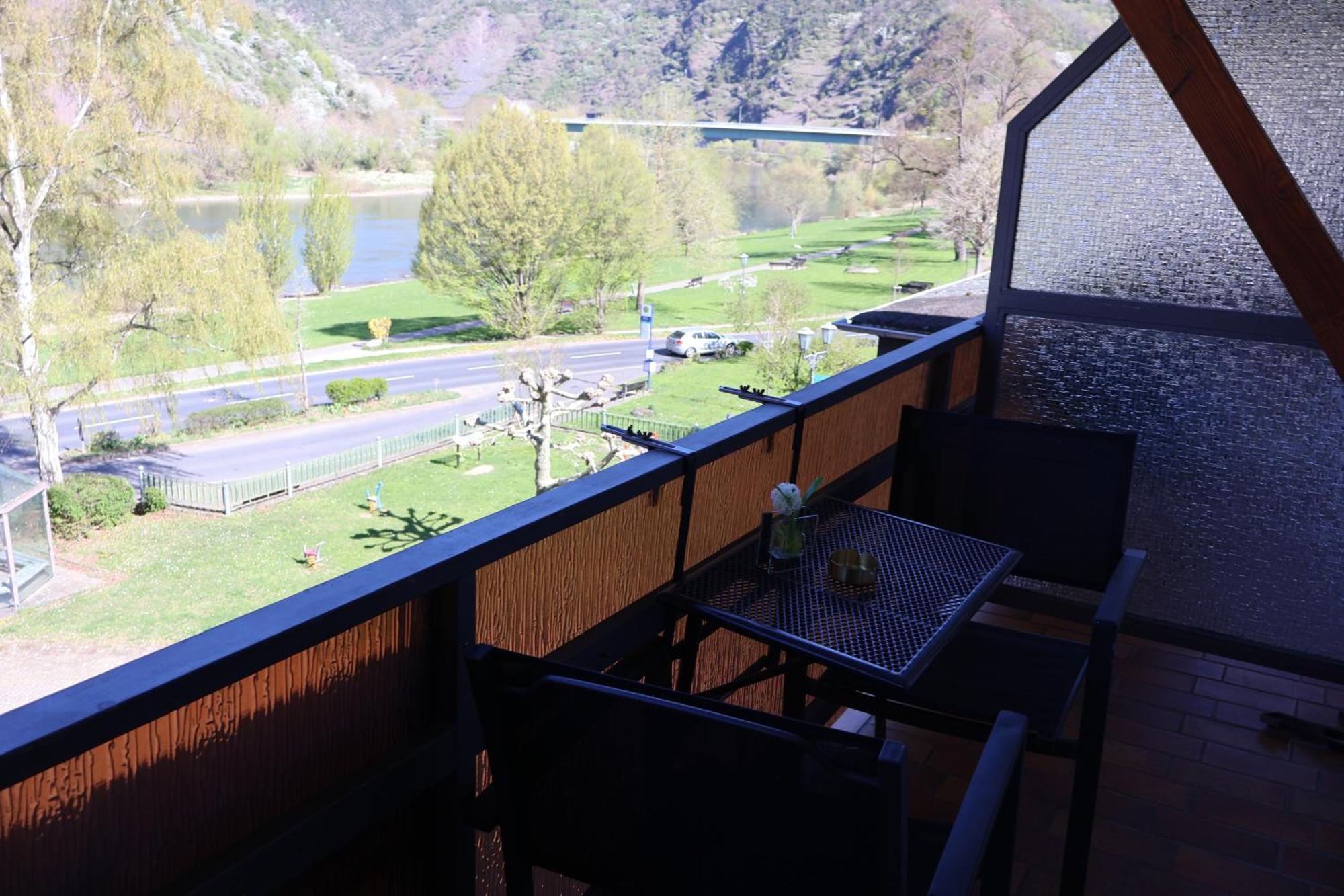 Hotel Weinhaus Hirschen Bruttig Esterno foto