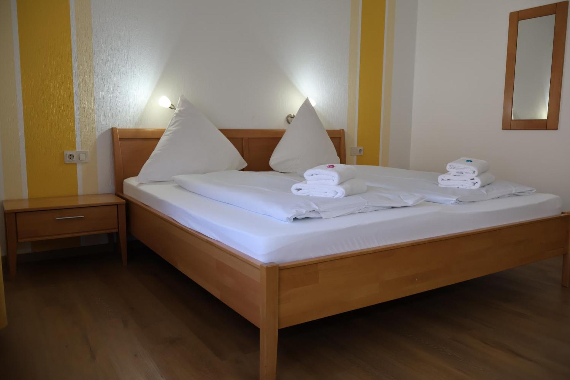 Hotel Weinhaus Hirschen Bruttig Esterno foto